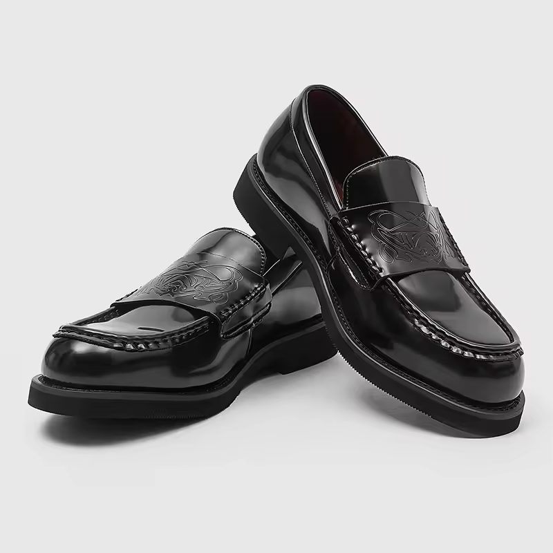 Héctor | Mocasín de Cuero Clásico Hombre Detalle Grabado